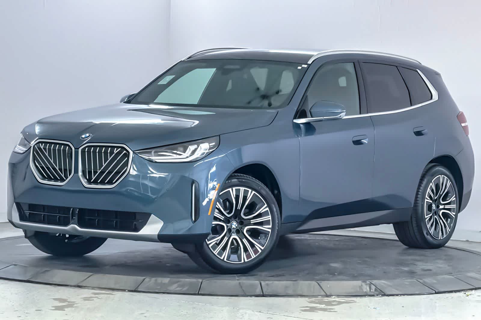 Thumbnail: 2026 BMW X3 - 1