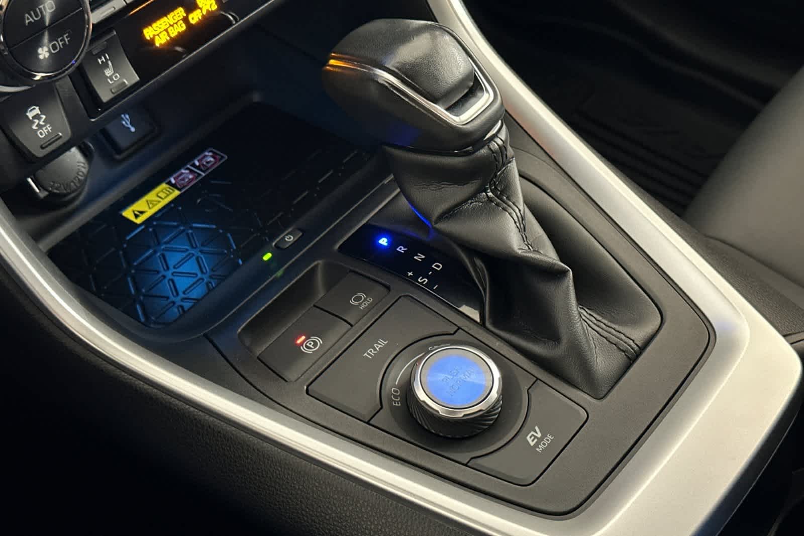Thumbnail: 2022 Toyota RAV4 - 22
