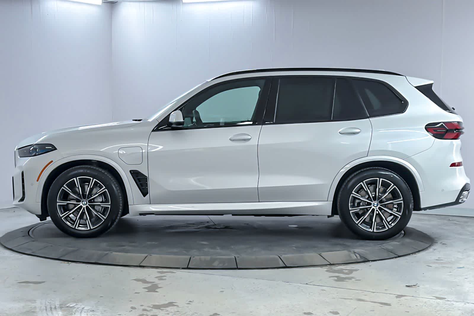 Thumbnail: 2026 BMW X5 - 5