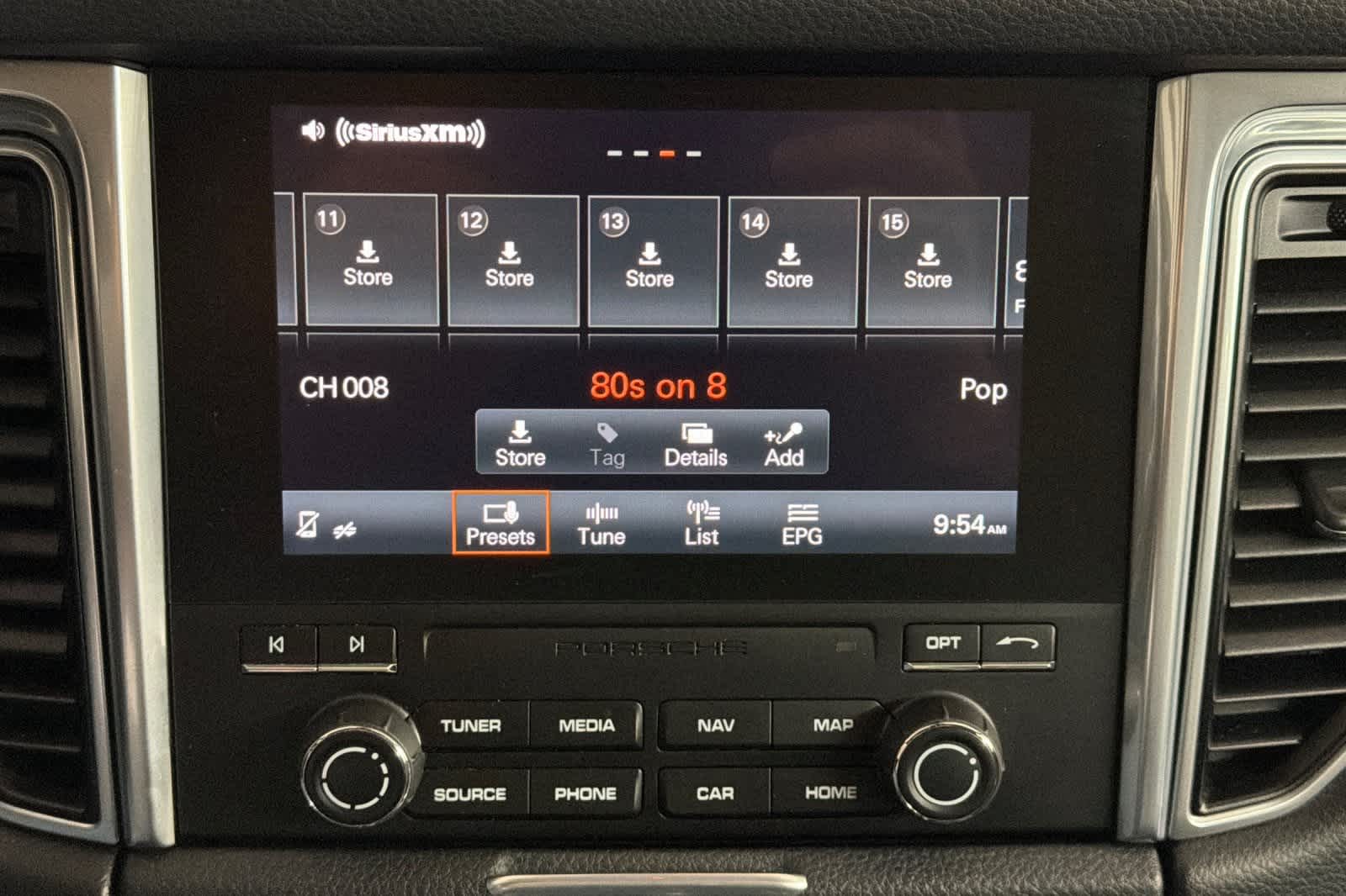 Thumbnail: 2017 Porsche Macan - 18