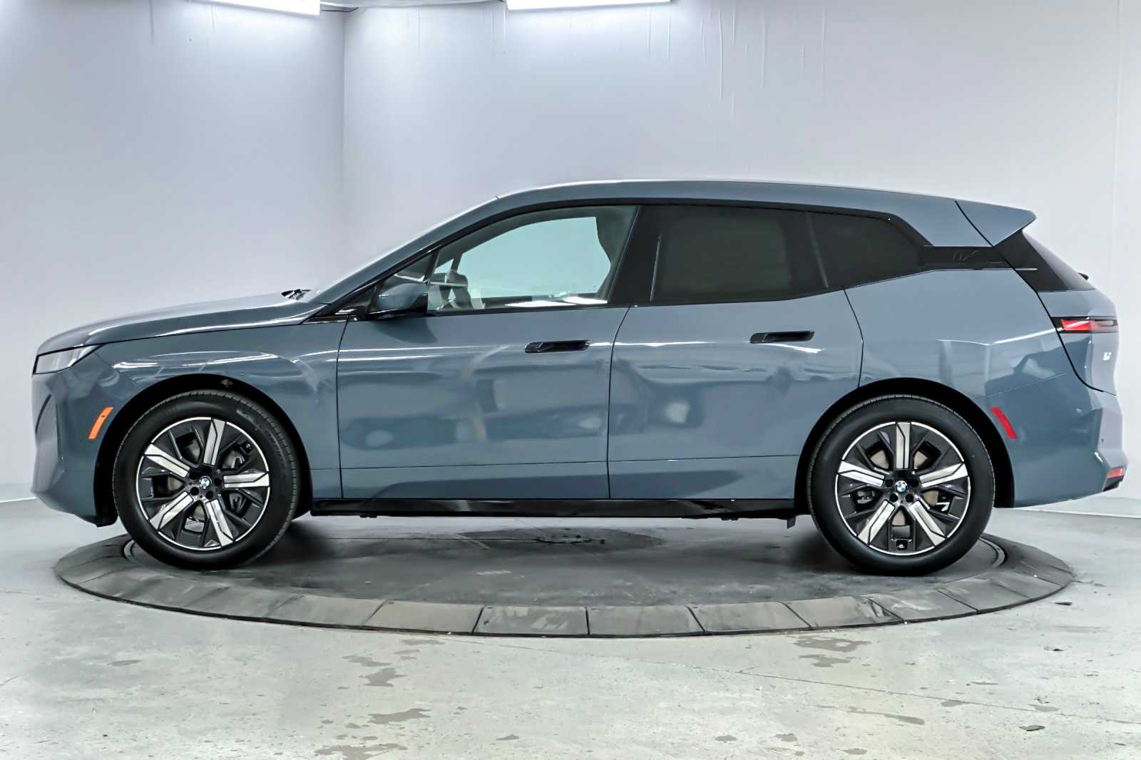 Thumbnail: 2026 BMW iX - 5