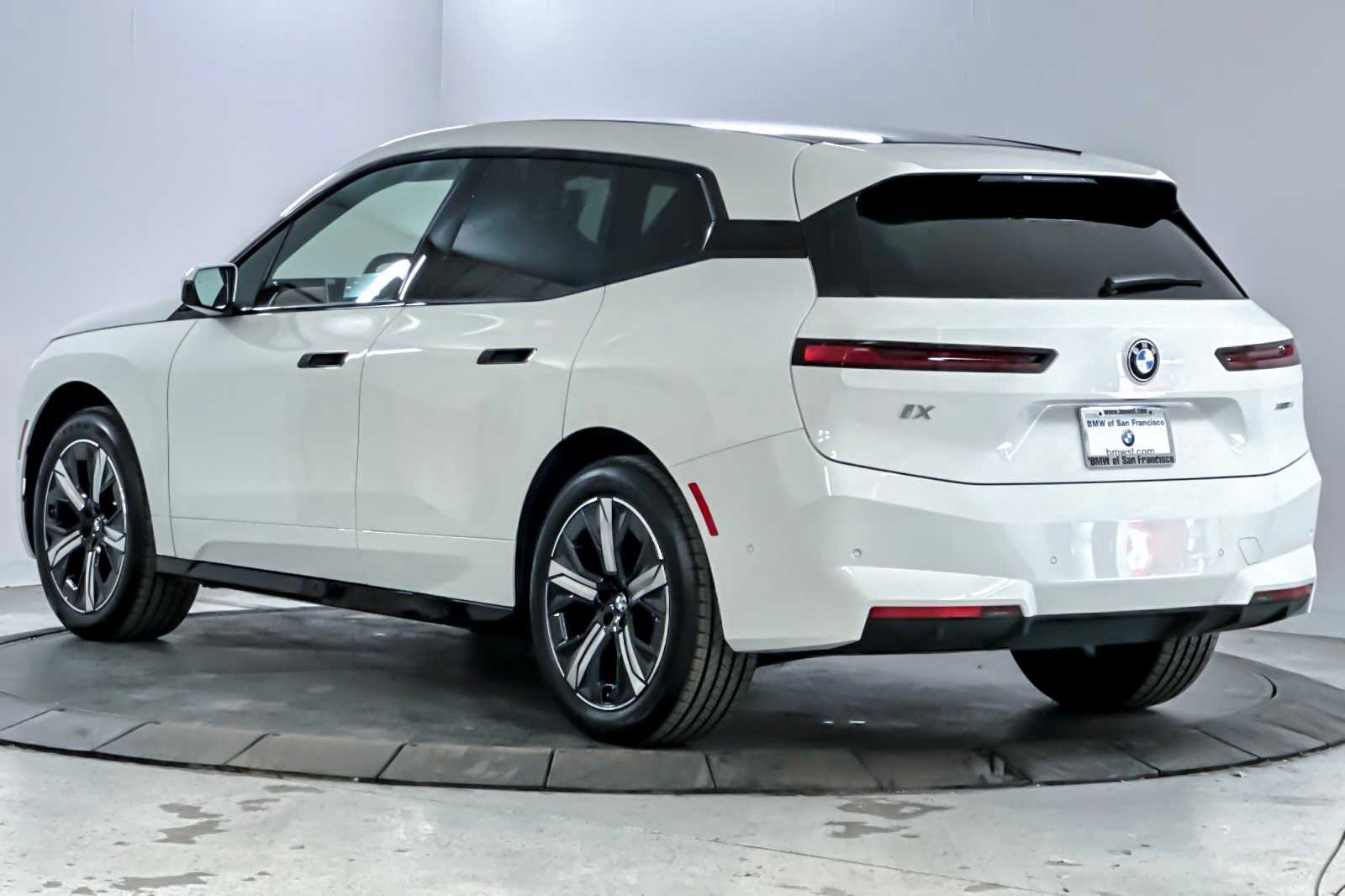 Thumbnail: 2026 BMW iX - 6