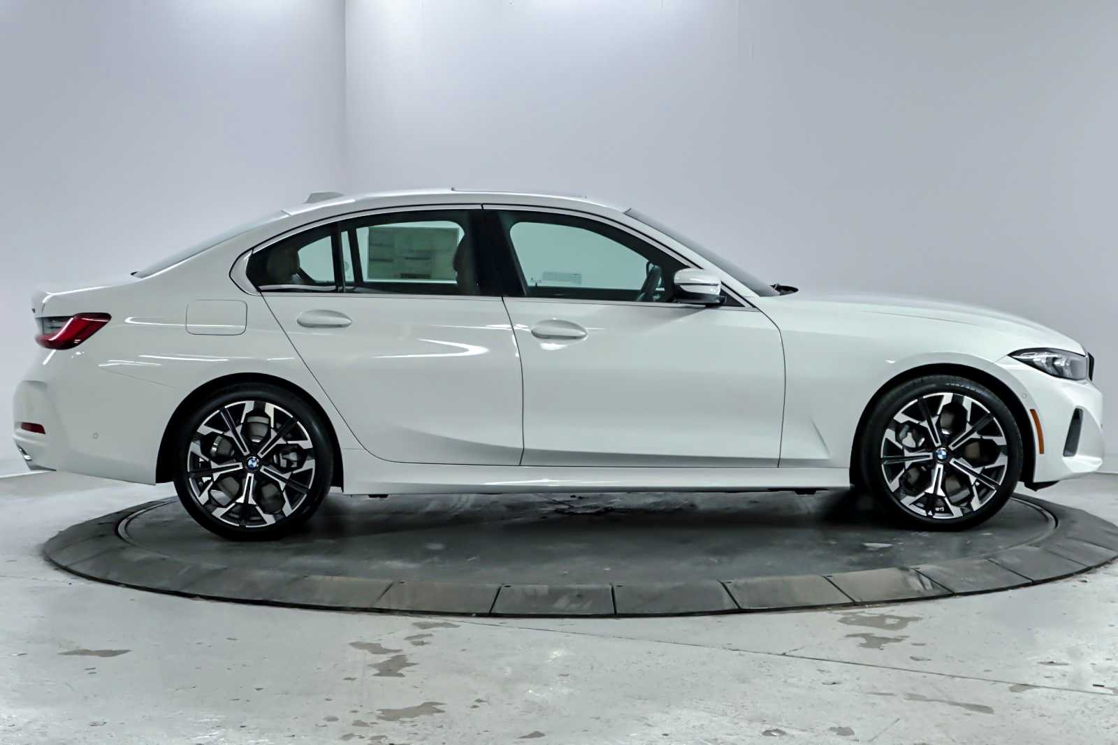 Thumbnail: 2026 BMW 3 Series - 8