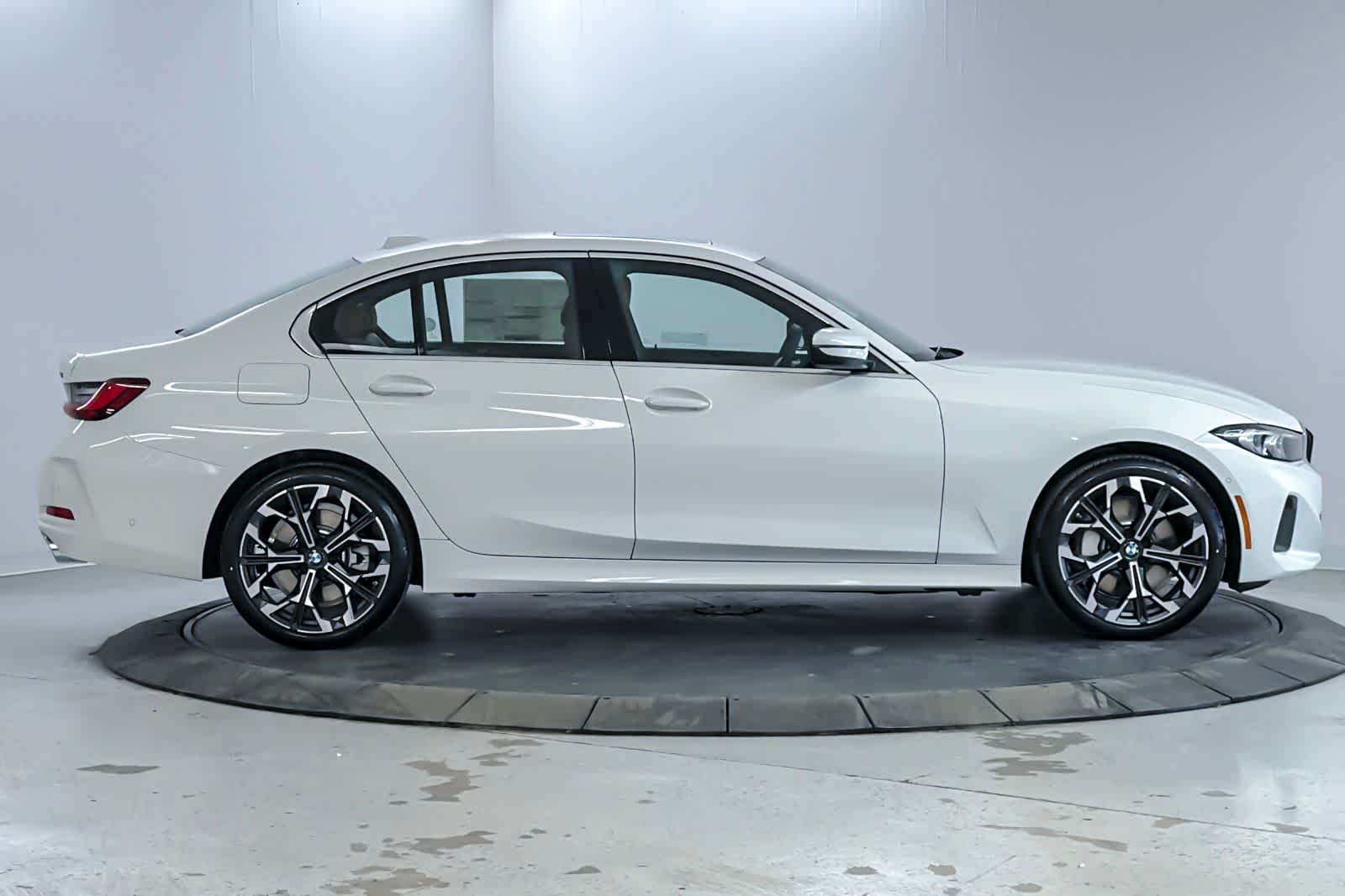 Thumbnail: 2026 BMW 3 Series - 8