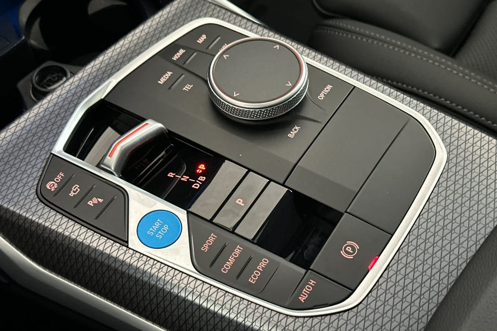 Thumbnail: 2025 BMW i4 - 21