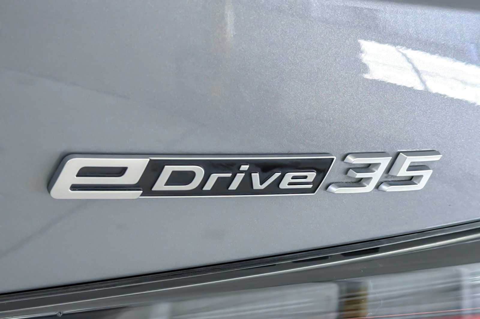 Thumbnail: 2023 BMW i4 - 27