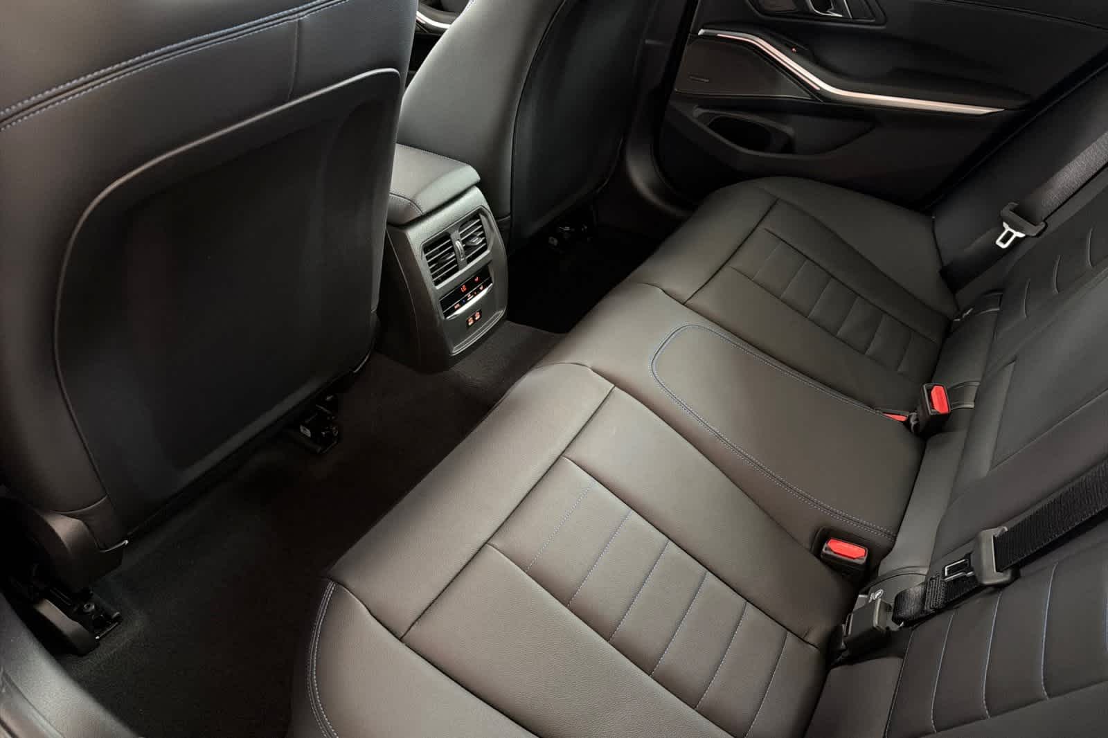 Thumbnail: 2026 BMW 3 Series - 4