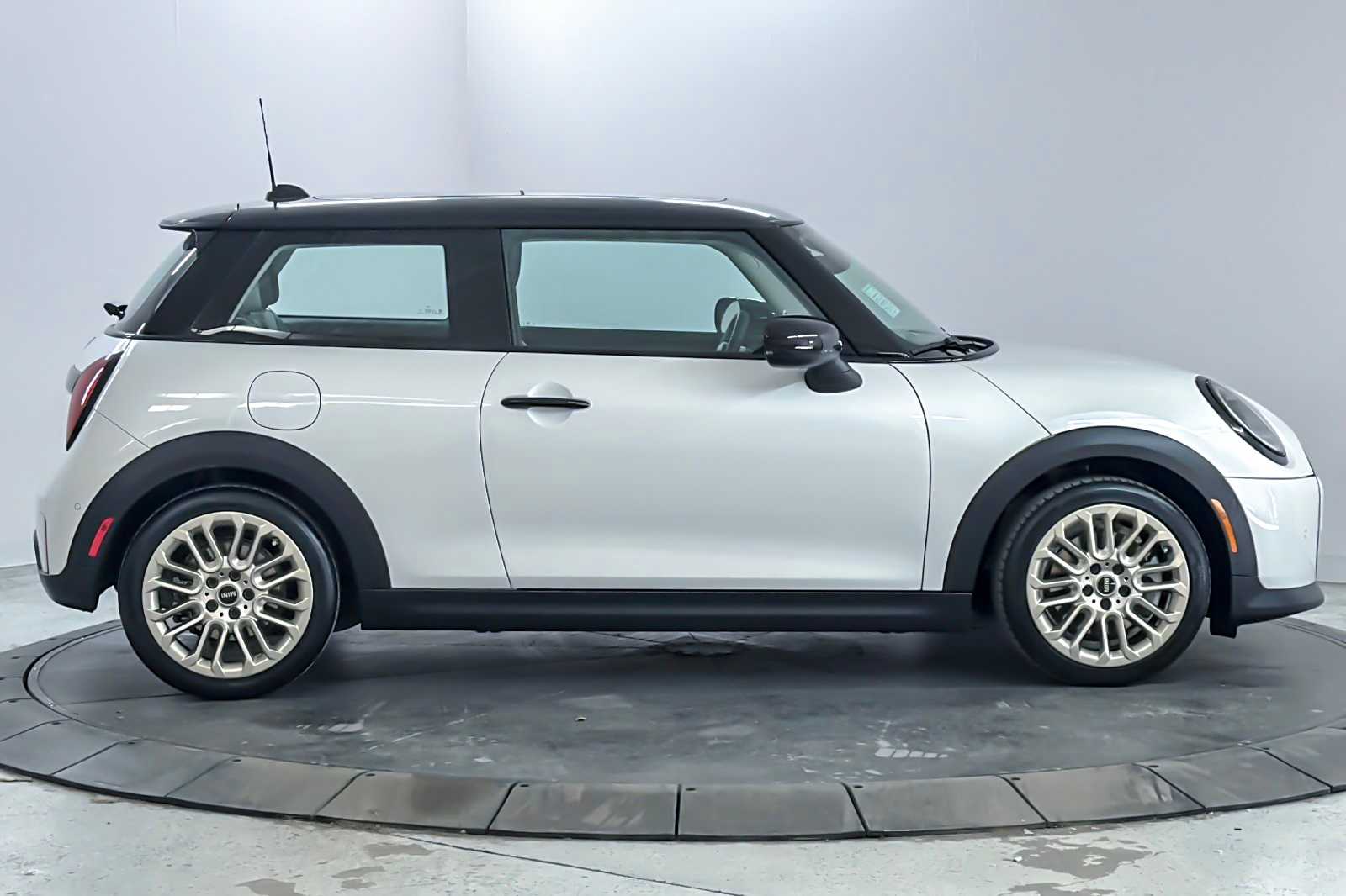 Thumbnail: 2025 MINI Cooper Hardtop - 8