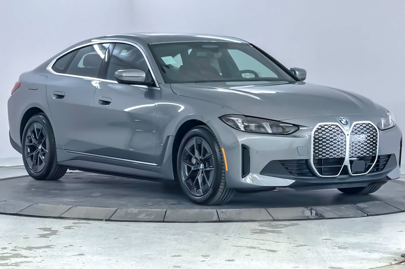 Thumbnail: 2026 BMW i4 - 9