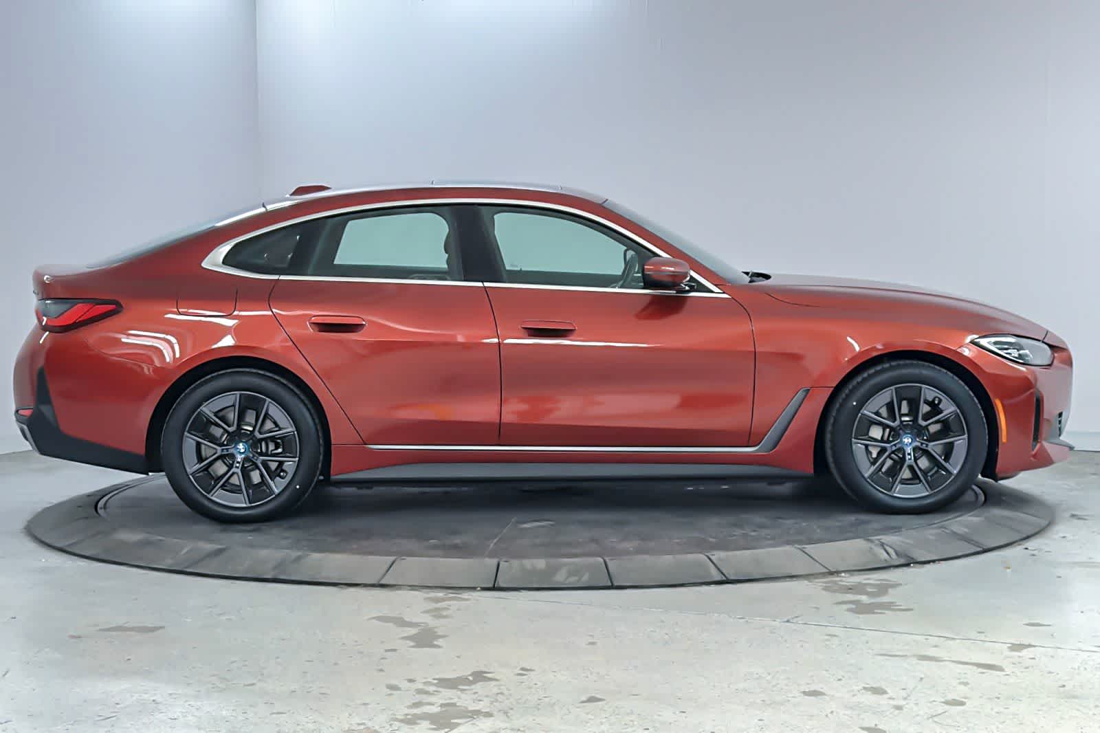 Thumbnail: 2023 BMW i4 - 8