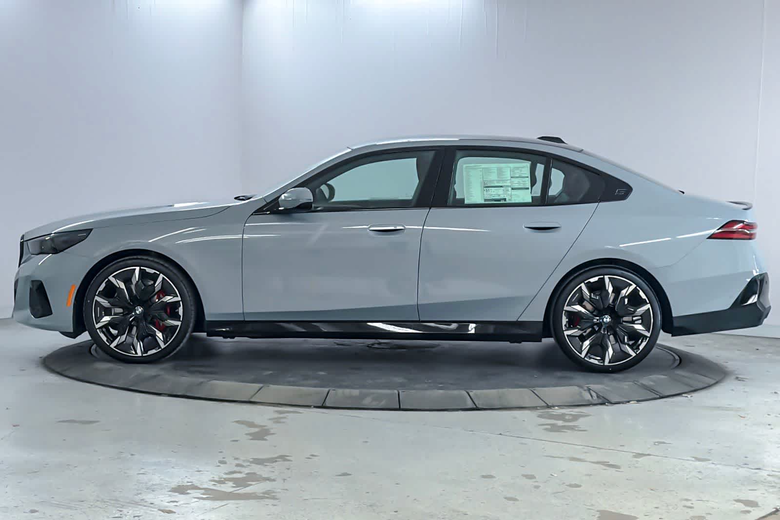 Thumbnail: 2026 BMW 5 Series - 5