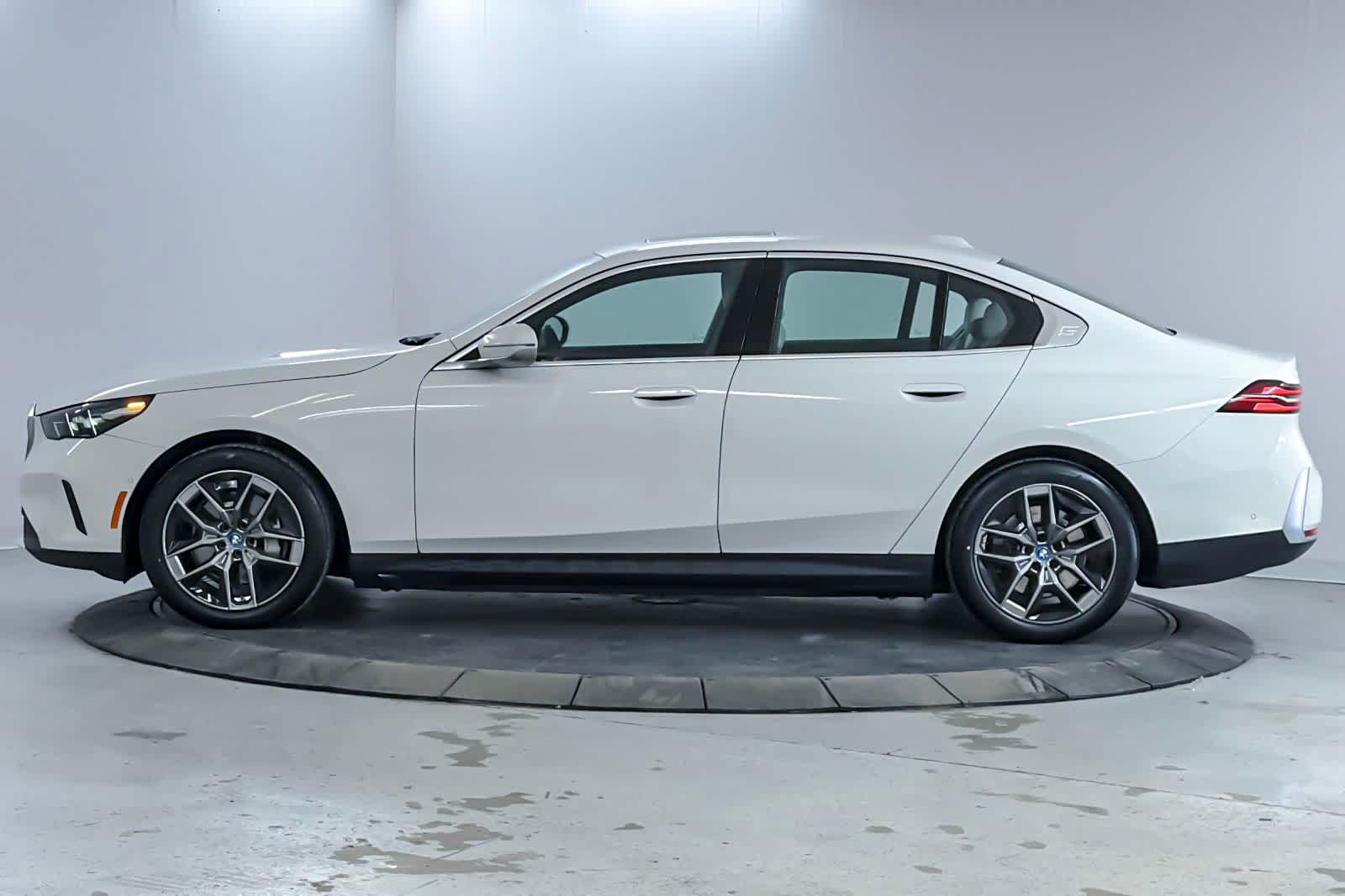 Thumbnail: 2024 BMW i5 - 5