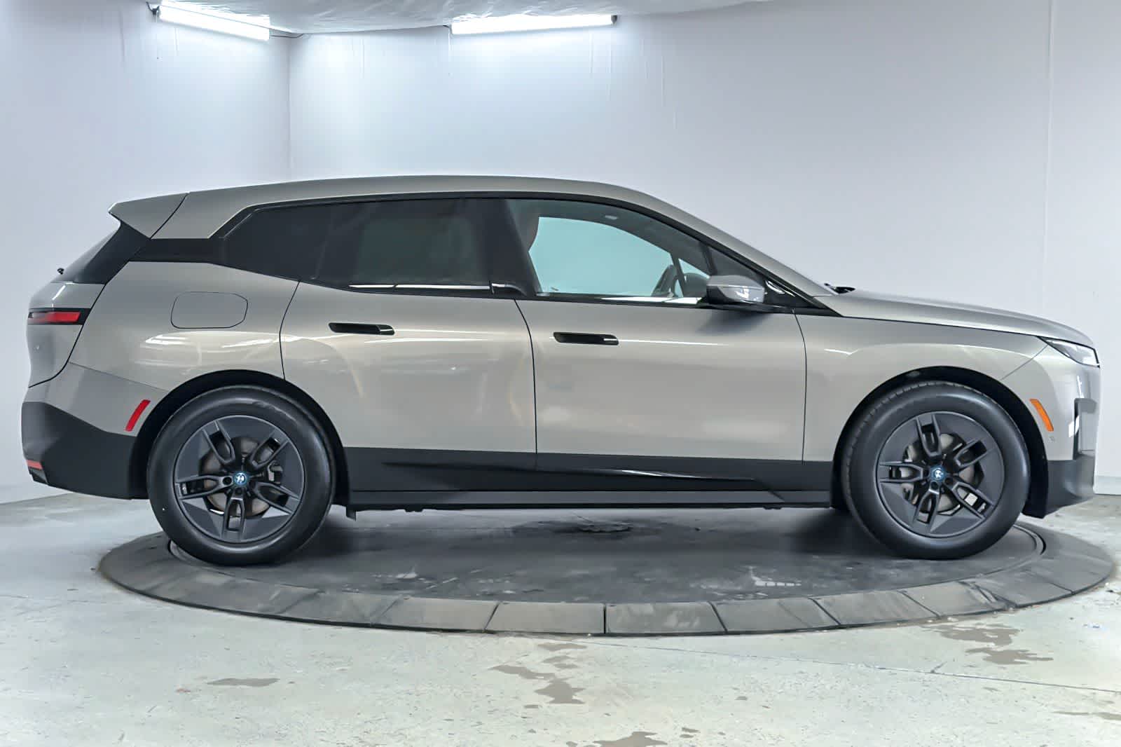 Thumbnail: 2024 BMW iX - 8