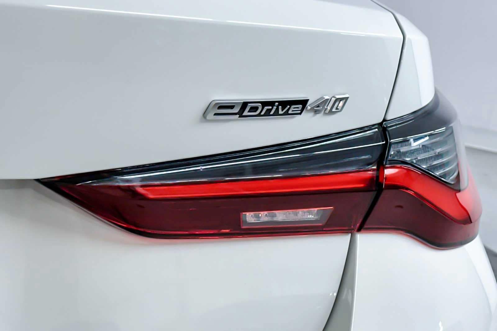 Thumbnail: 2025 BMW i4 - 25
