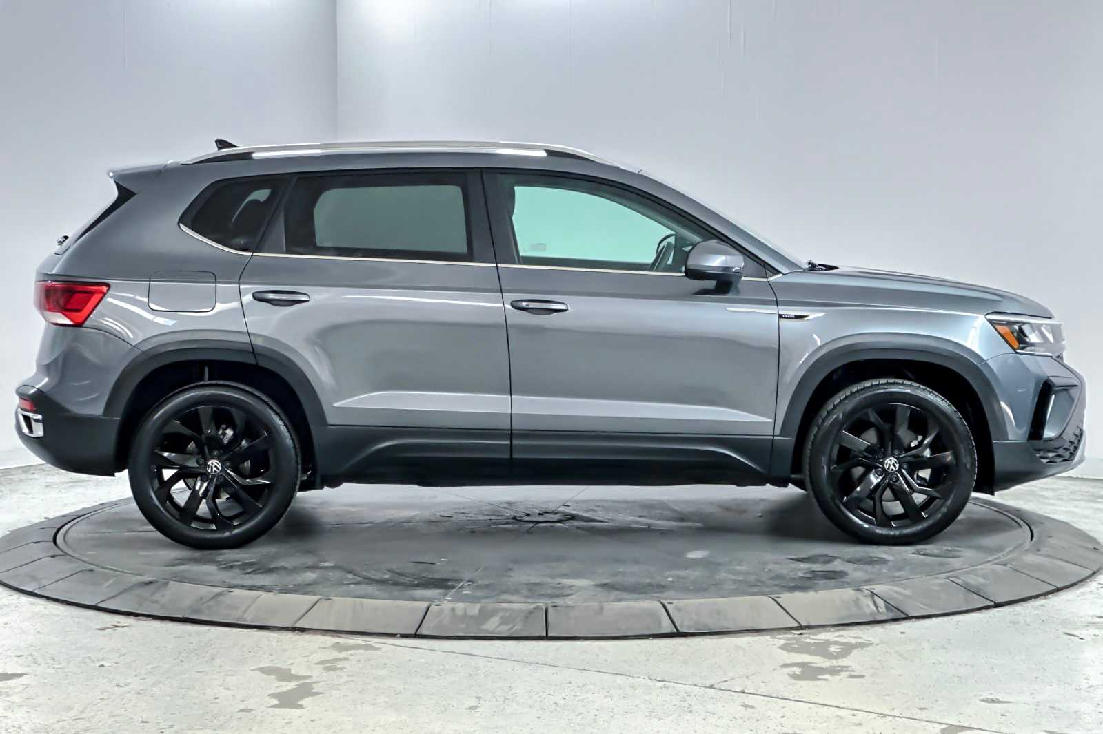 Thumbnail: 2022 Volkswagen Taos - 8