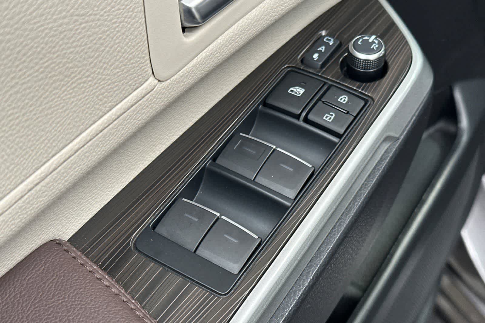 Thumbnail: 2024 Toyota Sienna - 13