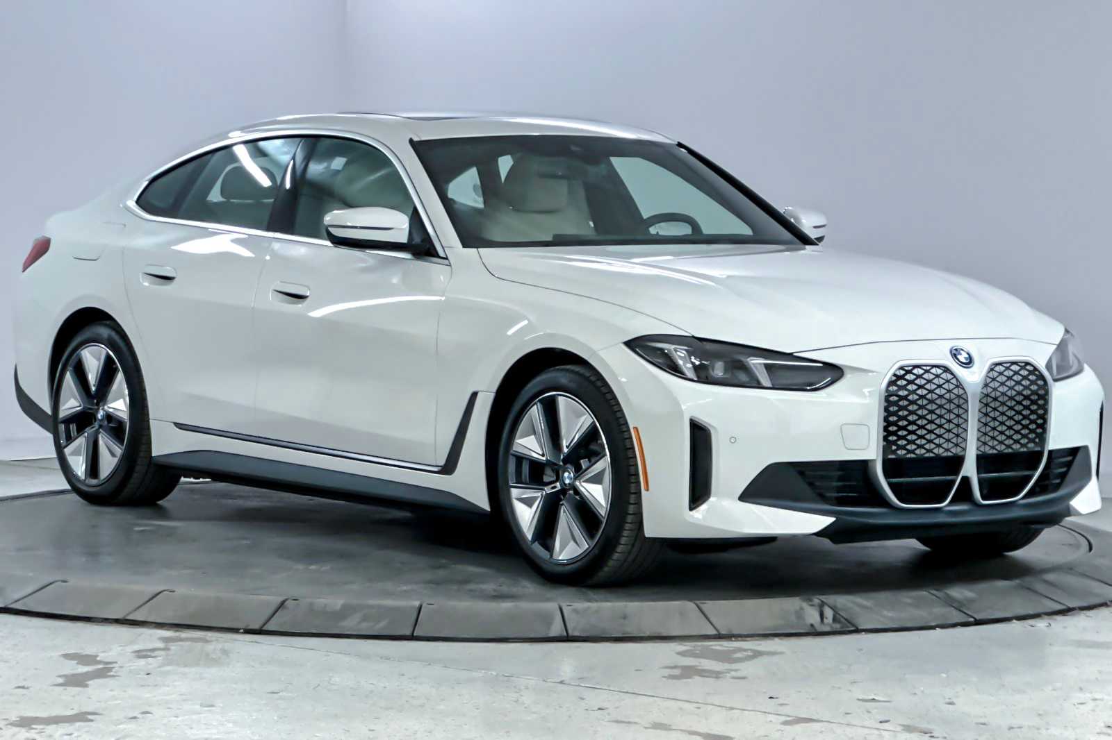 Thumbnail: 2025 BMW i4 - 9