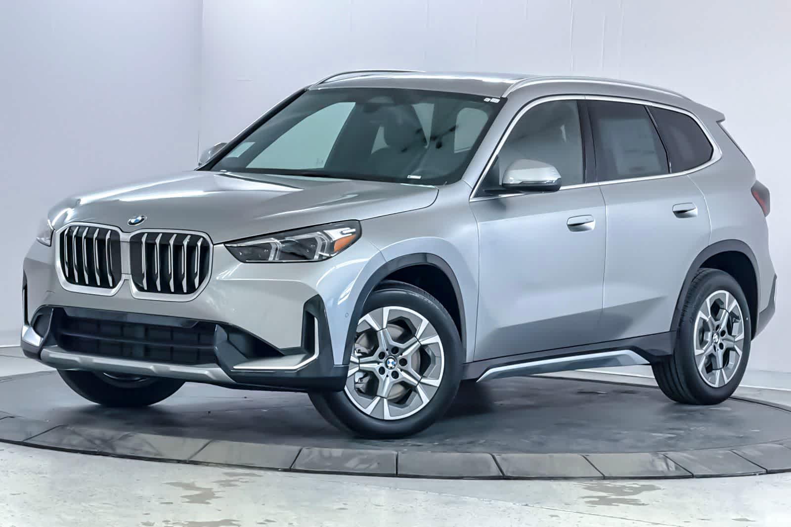 Thumbnail: 2026 BMW X1 - 1