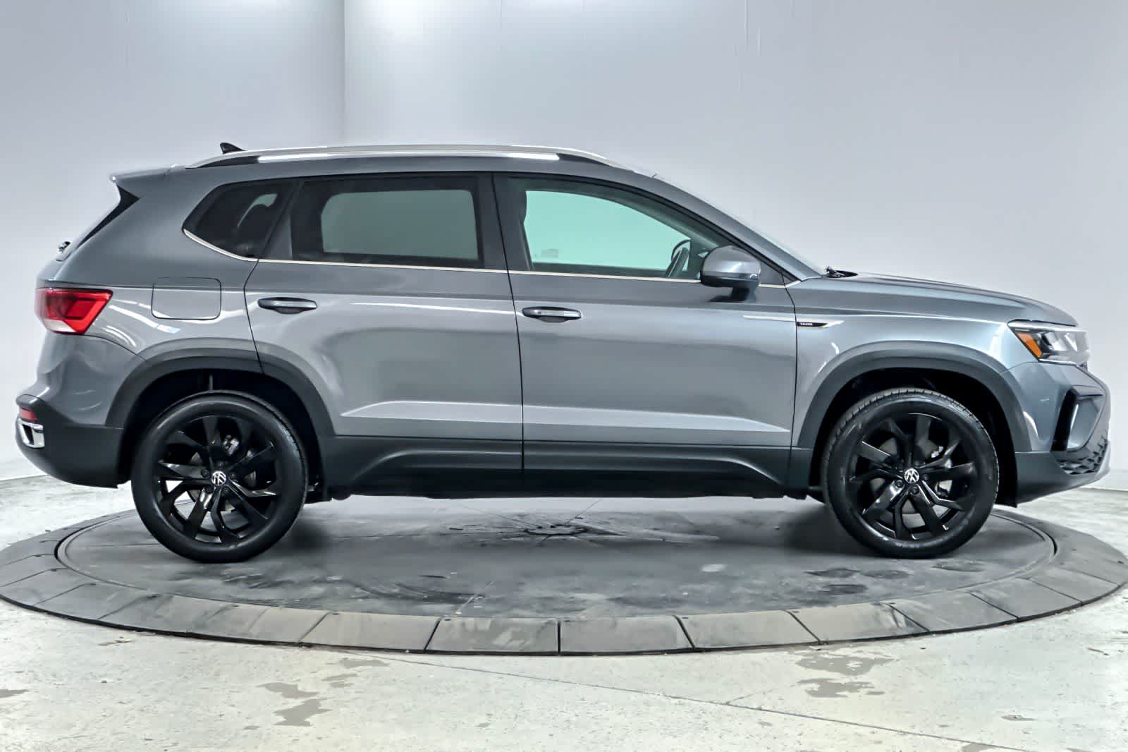 Thumbnail: 2022 Volkswagen Taos - 8