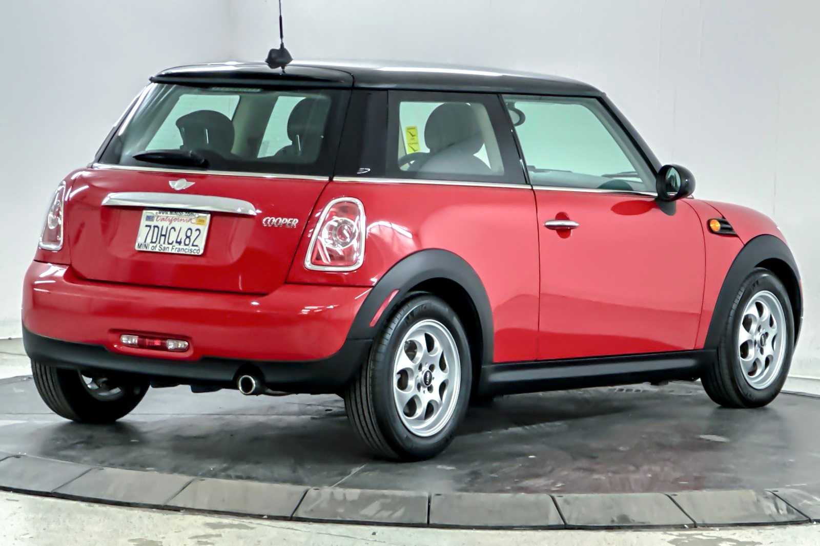 Thumbnail: 2013 MINI Cooper Hardtop - 2