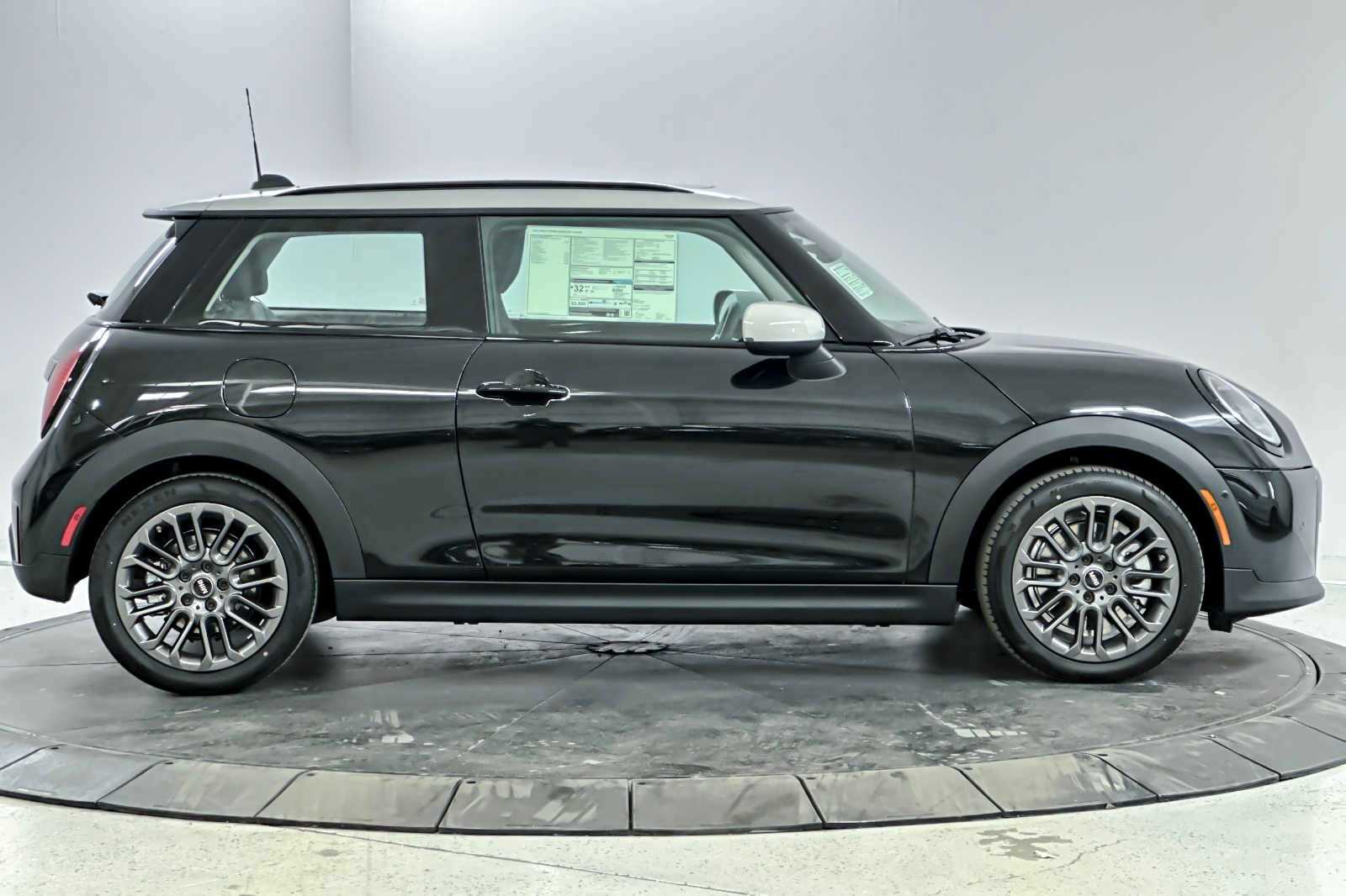 2025 MINI Cooper Hardtop 2 Door 8