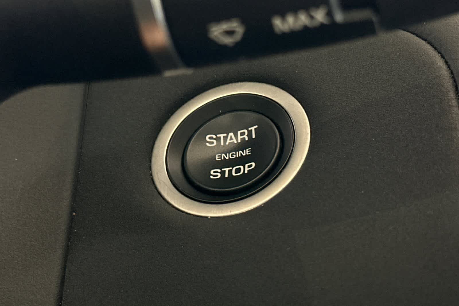 Thumbnail: 2025 Land Rover Range Rover Velar - 23