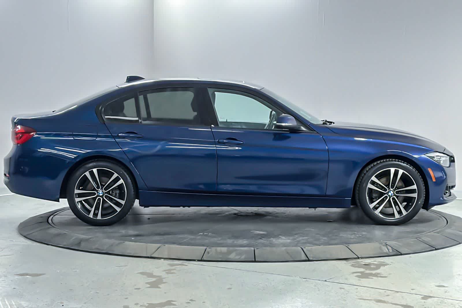 Thumbnail: 2018 BMW 3 Series - 8