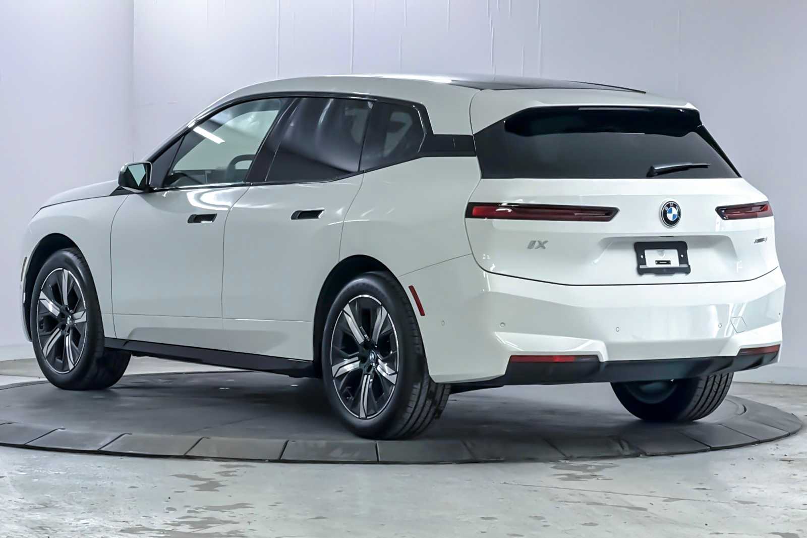 Thumbnail: 2026 BMW iX - 6