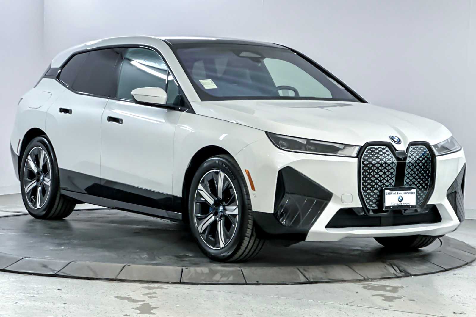Thumbnail: 2022 BMW iX - 9