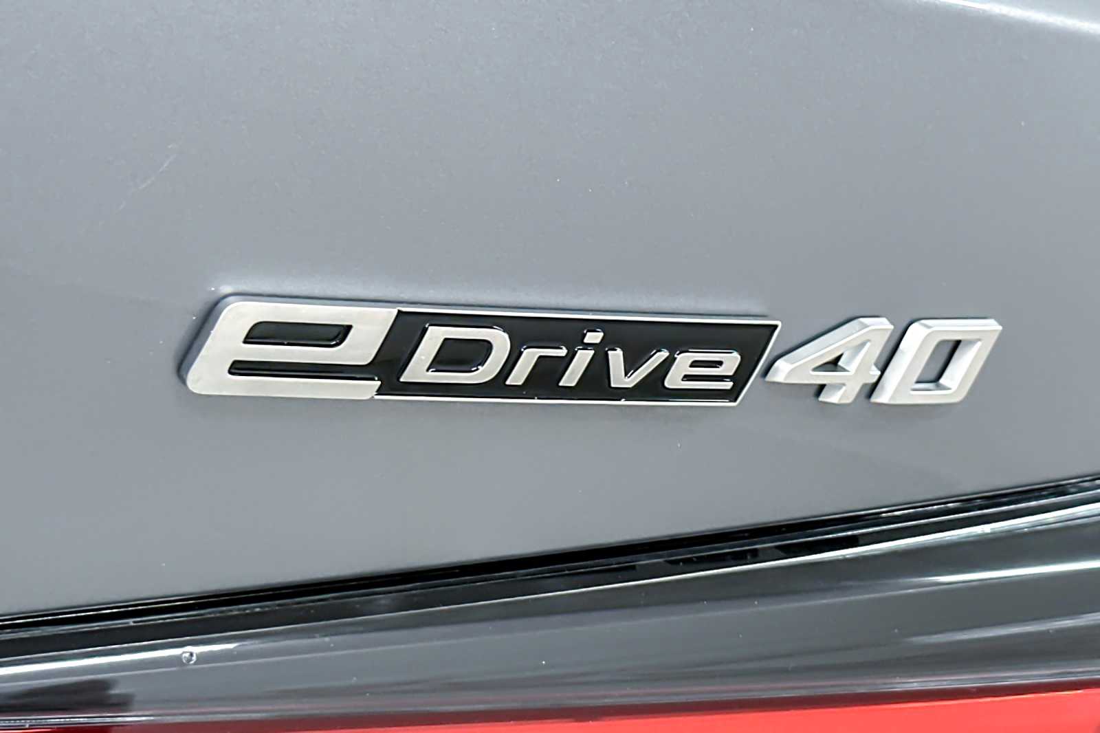 Thumbnail: 2025 BMW i4 - 25