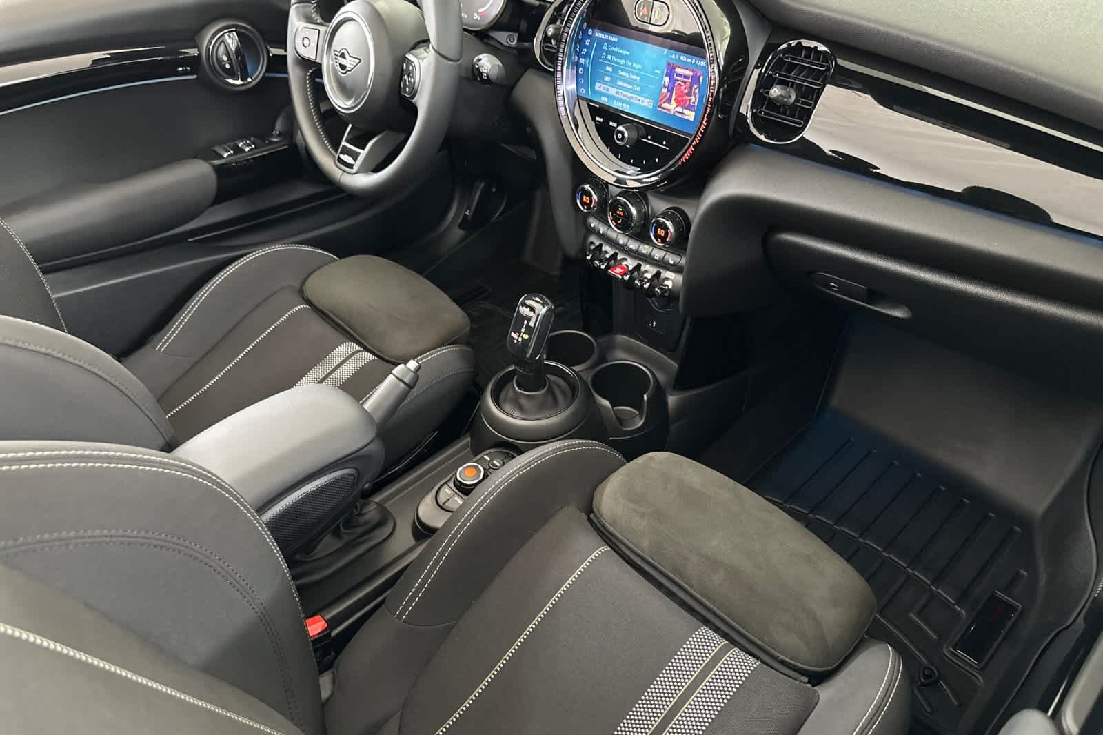 Thumbnail: 2022 MINI Cooper Convertible - 18