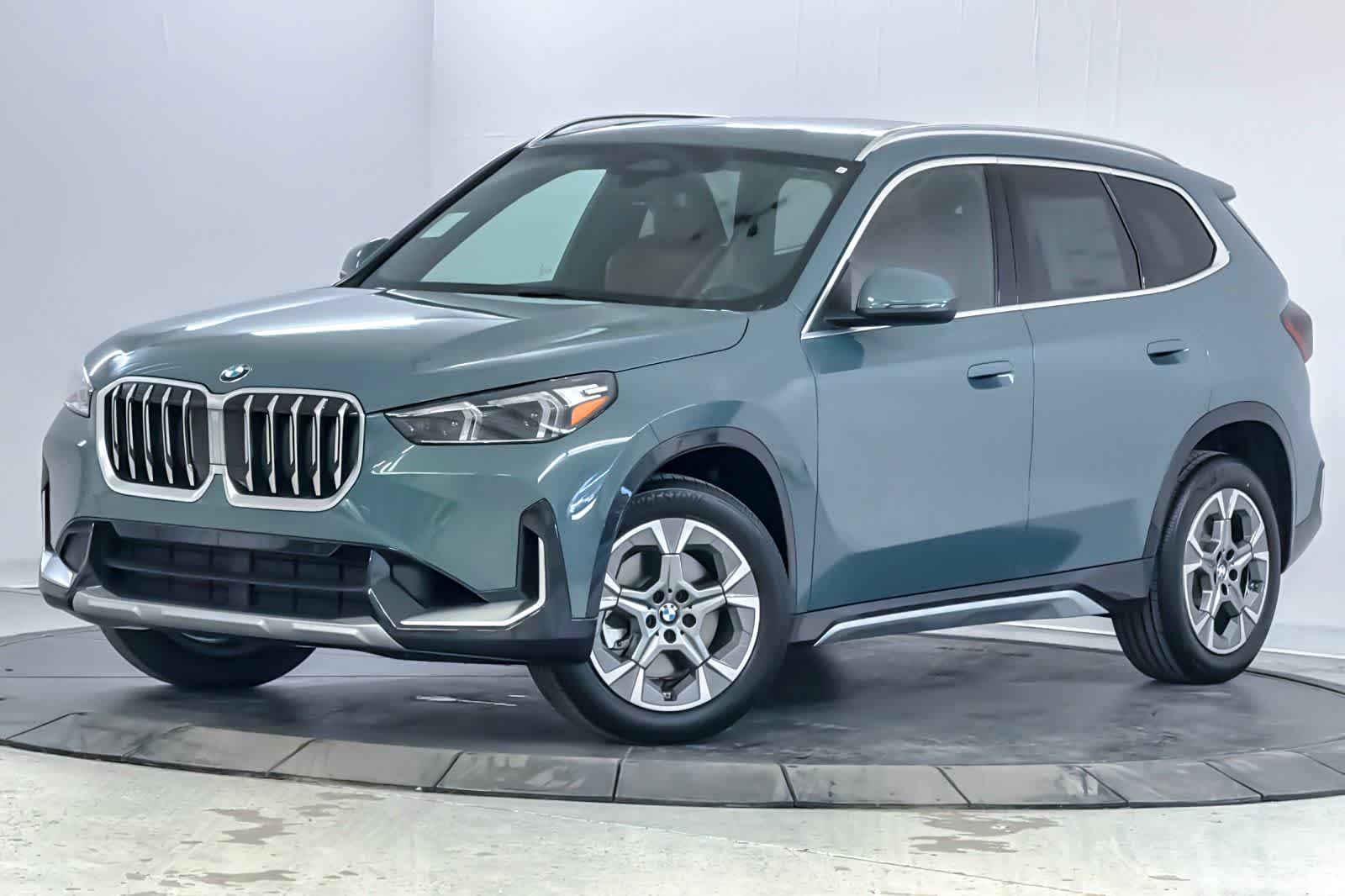 Thumbnail: 2026 BMW X1 - 1