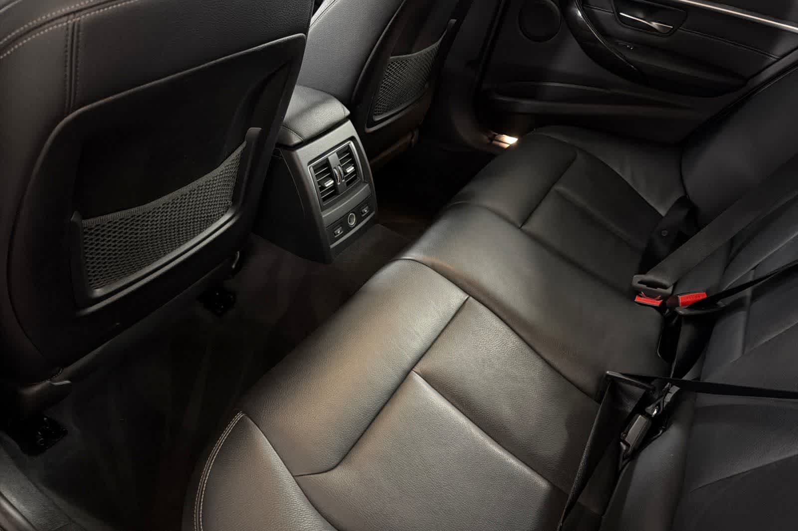 Thumbnail: 2016 BMW 3 Series - 4