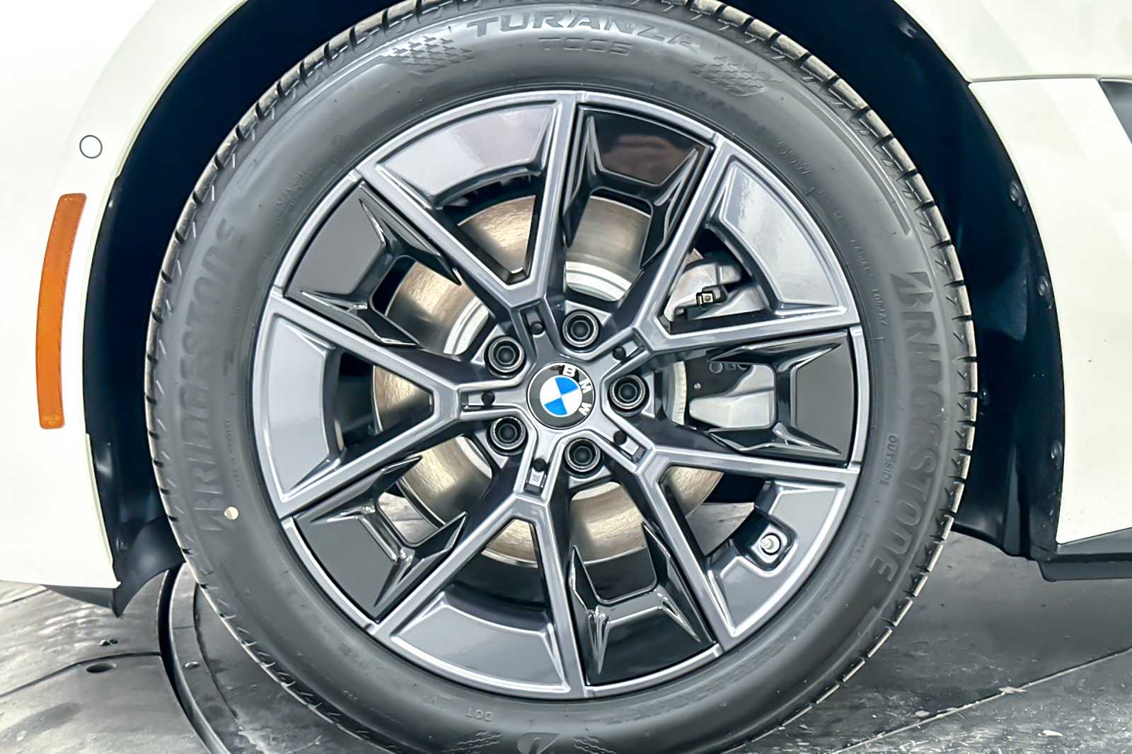 Thumbnail: 2025 BMW i4 - 24