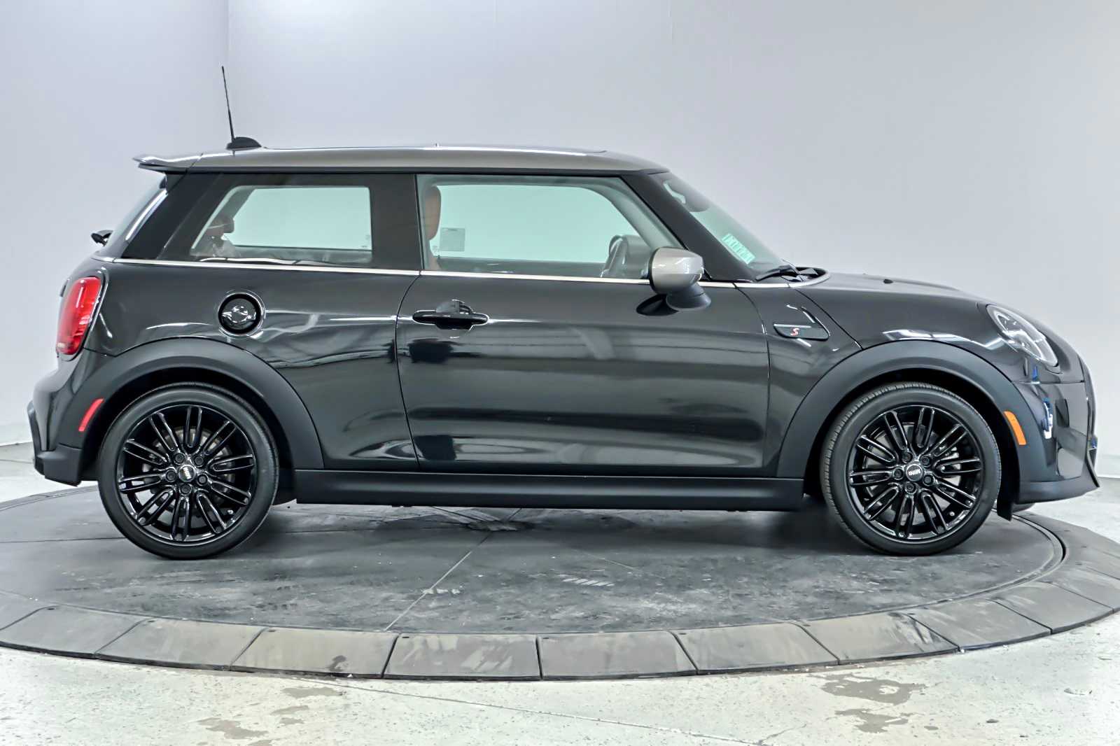 Thumbnail: 2023 MINI Cooper Hardtop - 8