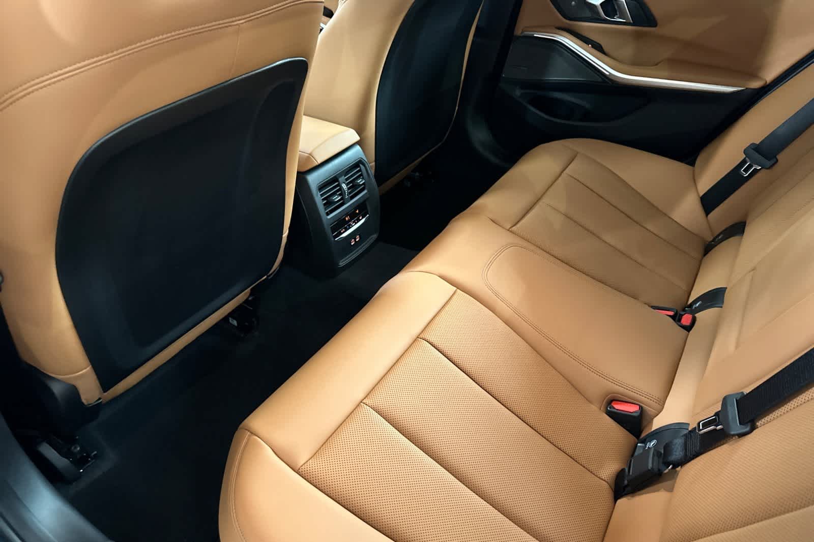 Thumbnail: 2026 BMW 3 Series - 4