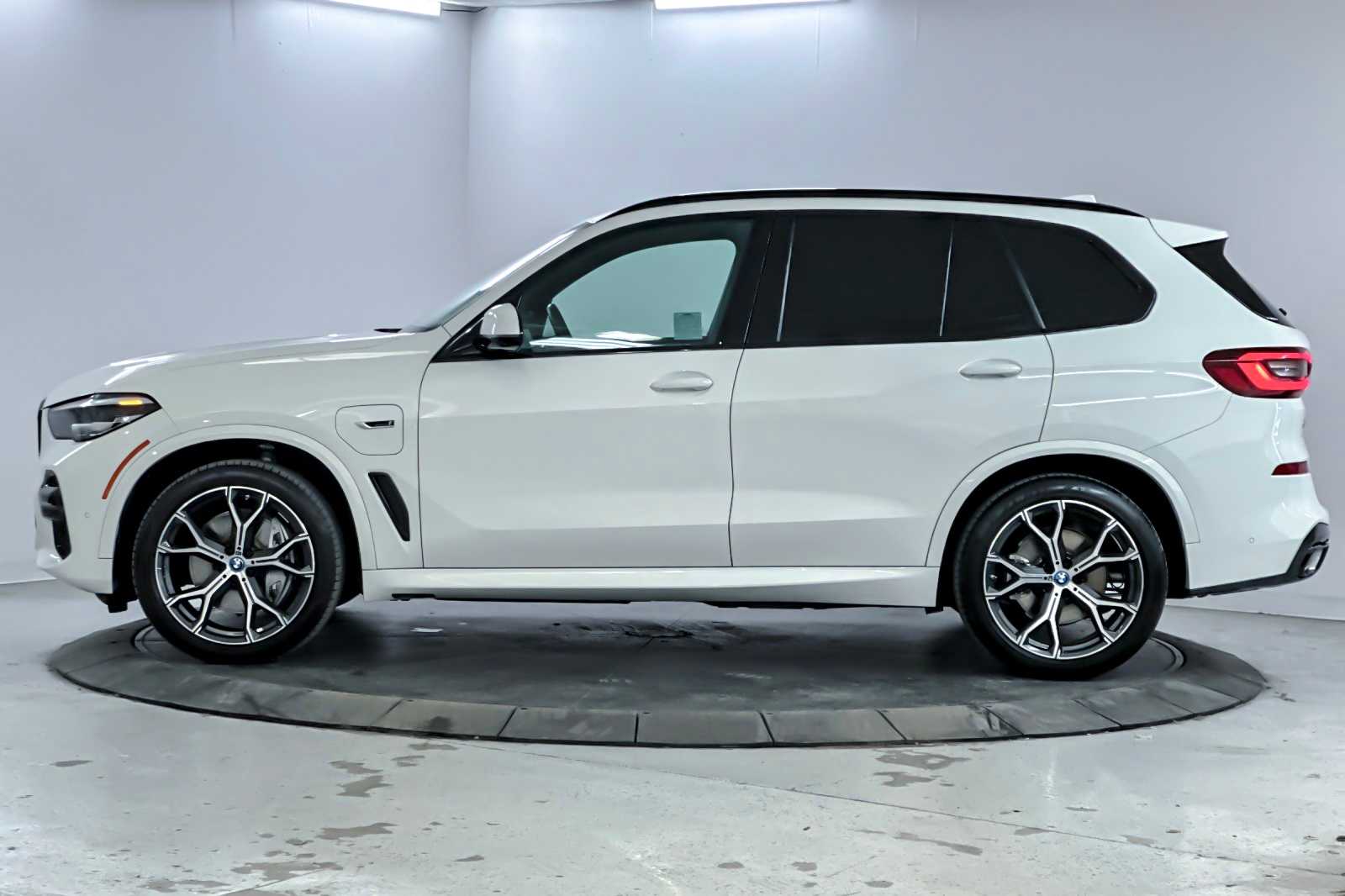 Thumbnail: 2023 BMW X5 - 5