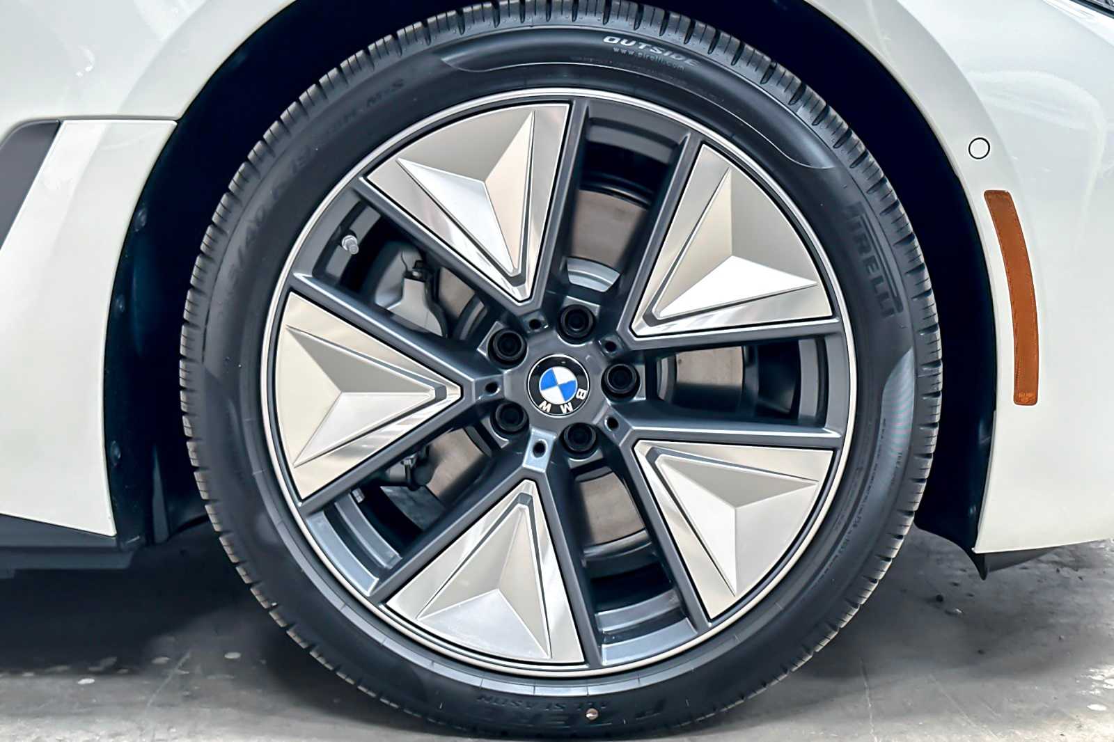 Thumbnail: 2025 BMW i4 - 24