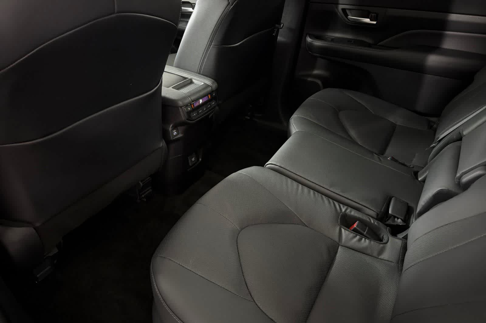 Thumbnail: 2025 Toyota Grand Highlander - 4