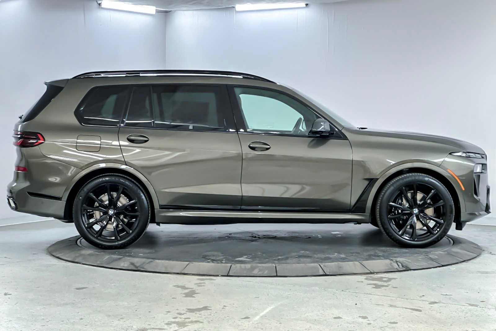 Thumbnail: 2026 BMW X7 - 8