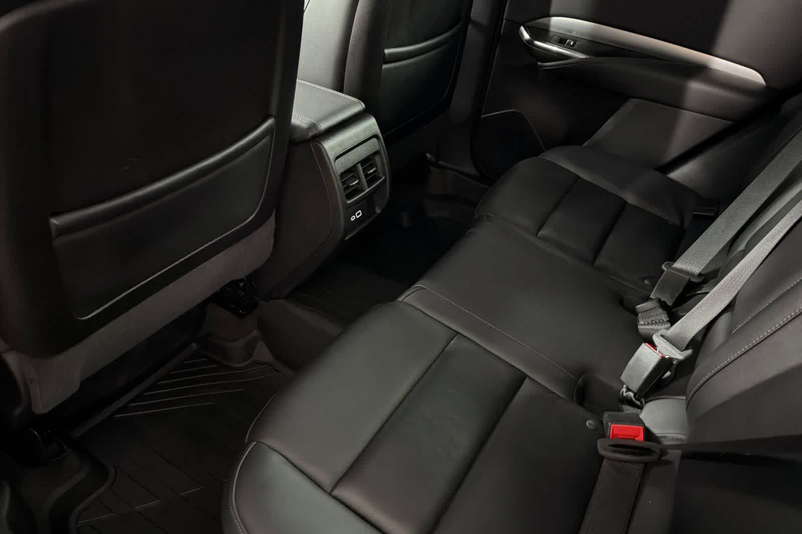 Thumbnail: 2023 Cadillac XT4 - 4