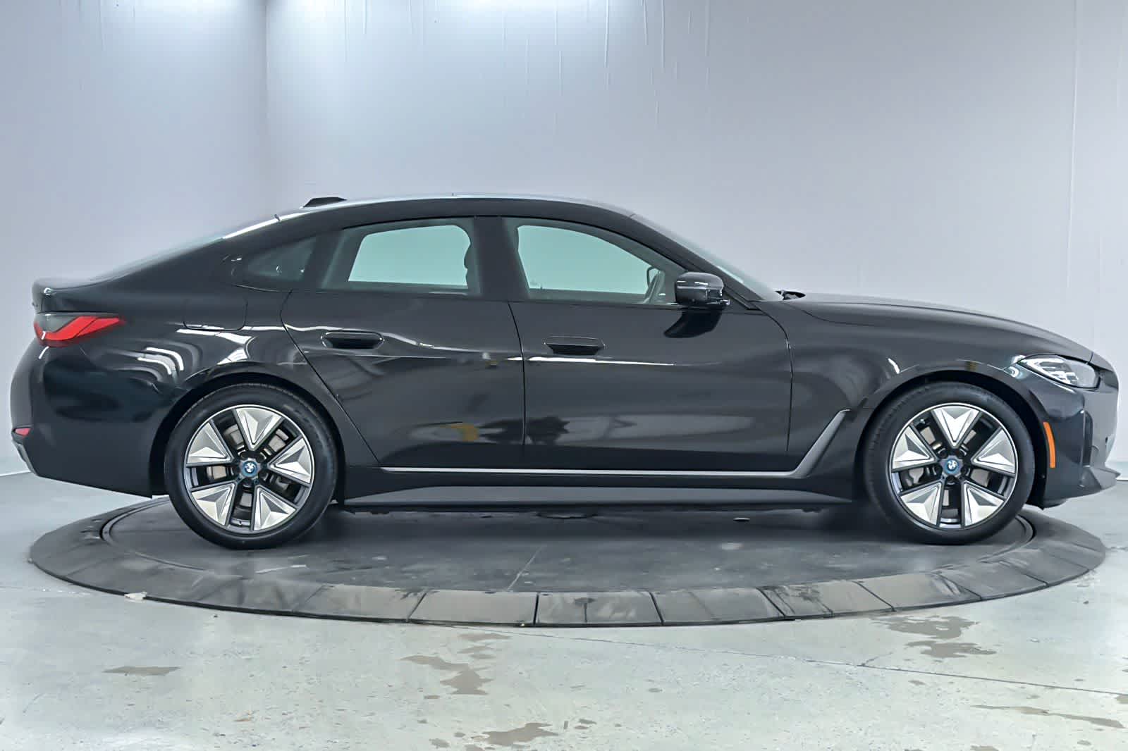 Thumbnail: 2023 BMW i4 - 8