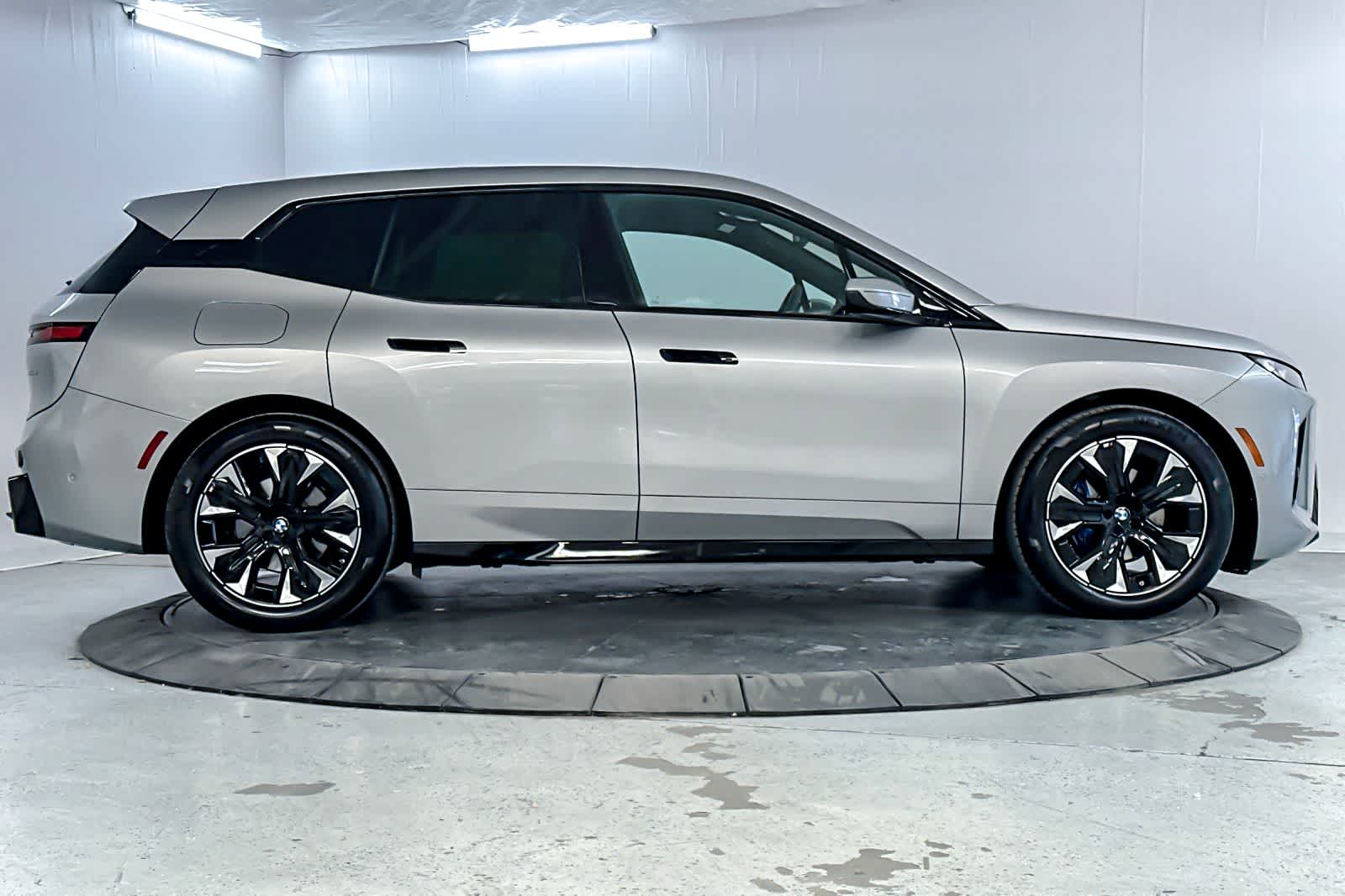 Thumbnail: 2026 BMW iX - 8