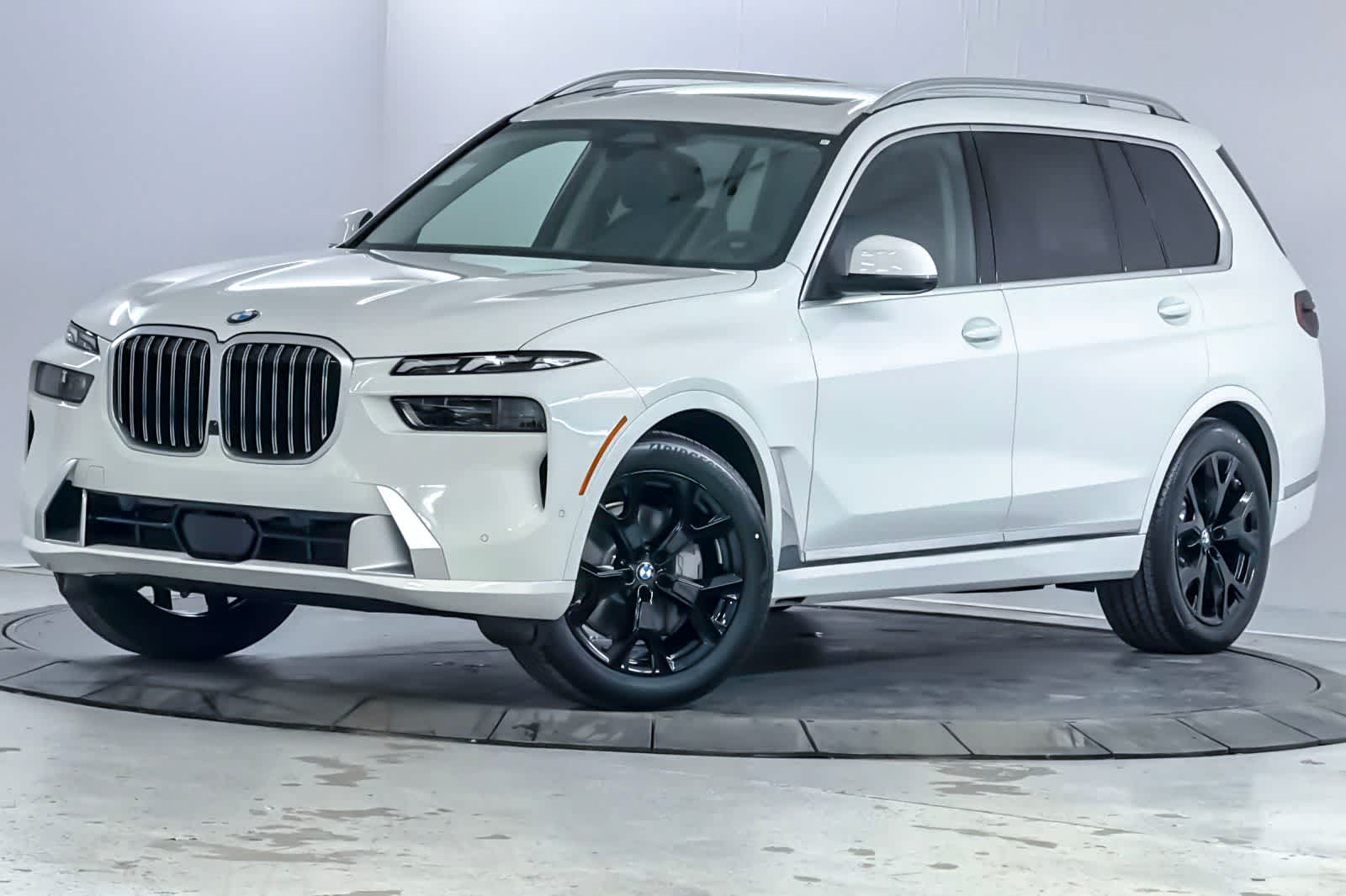 Thumbnail: 2027 BMW X7 - 1