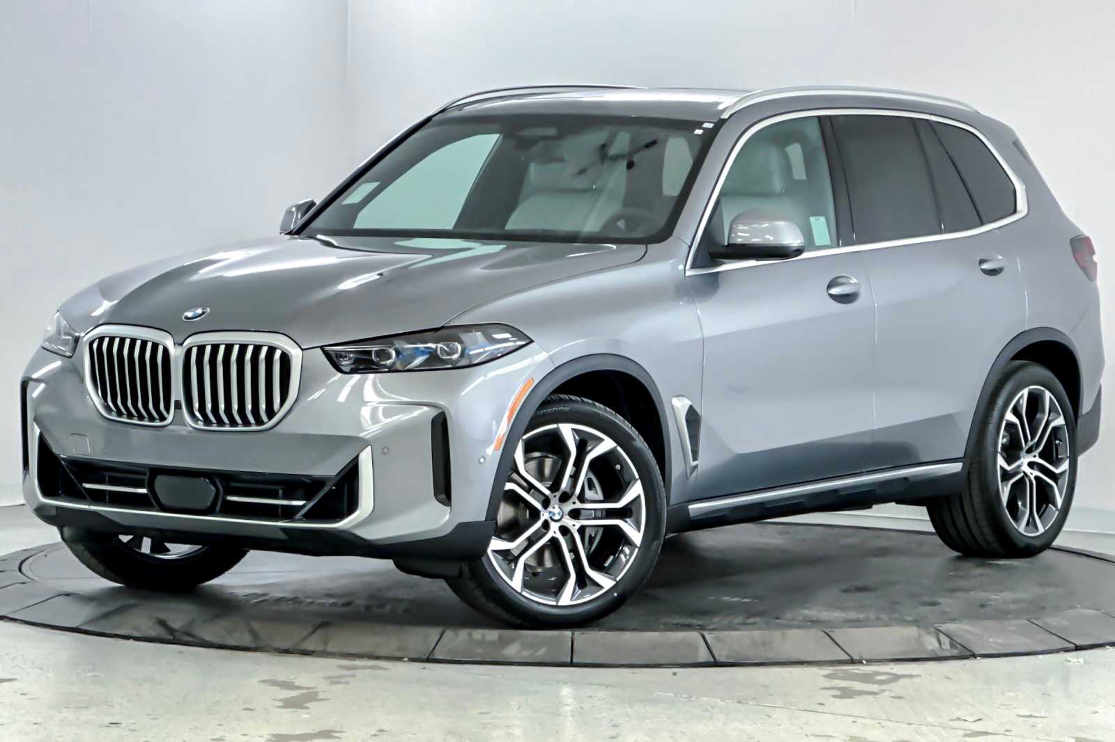 Thumbnail: 2026 BMW X5 - 1