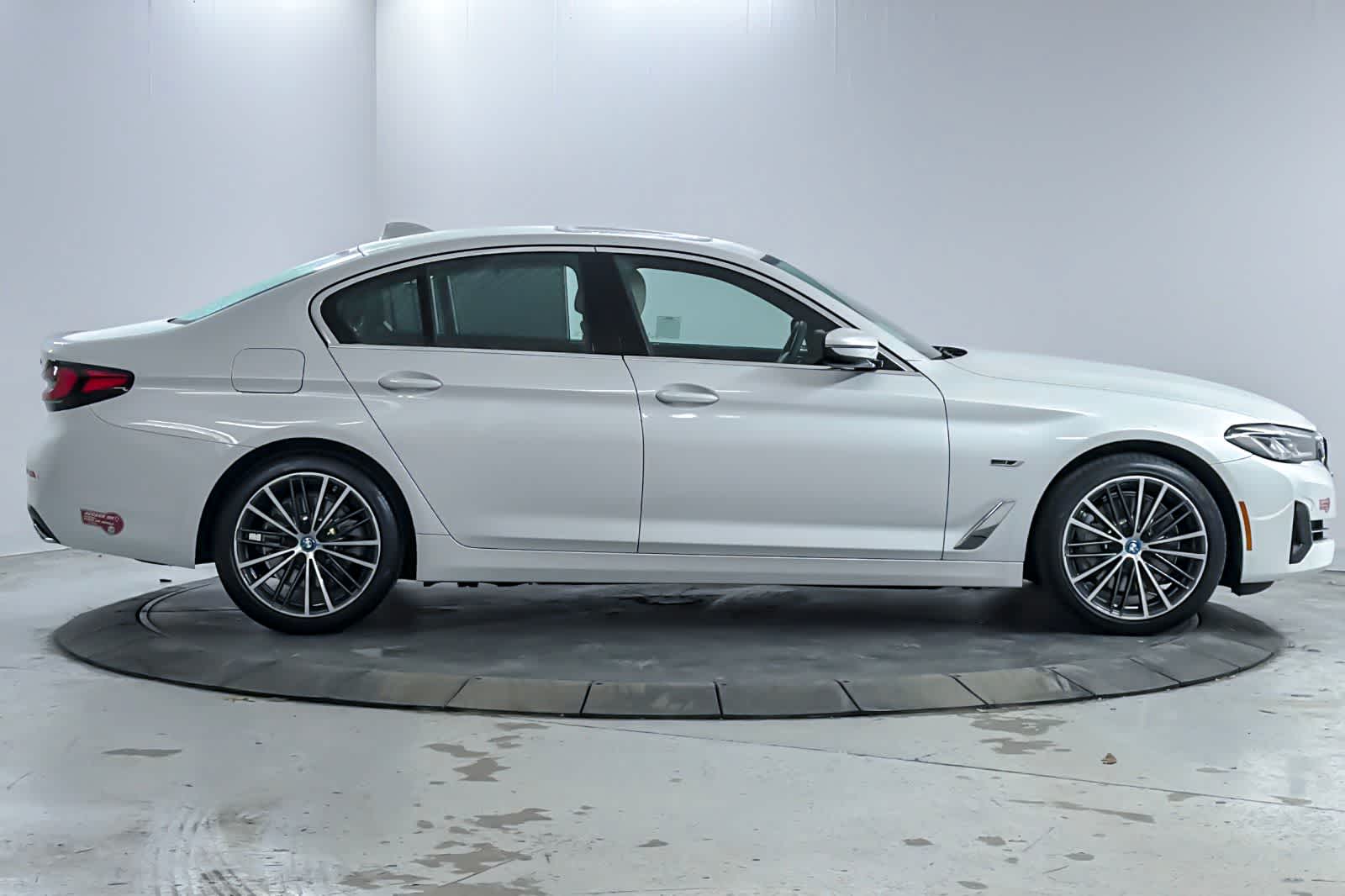 Thumbnail: 2023 BMW 5 Series - 8