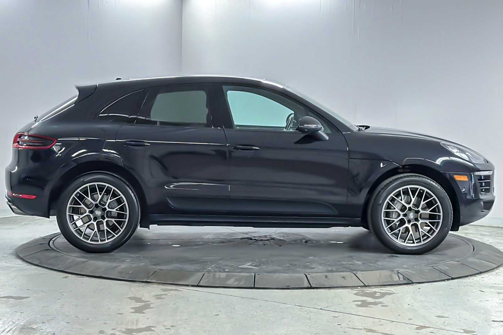 Thumbnail: 2017 Porsche Macan - 8