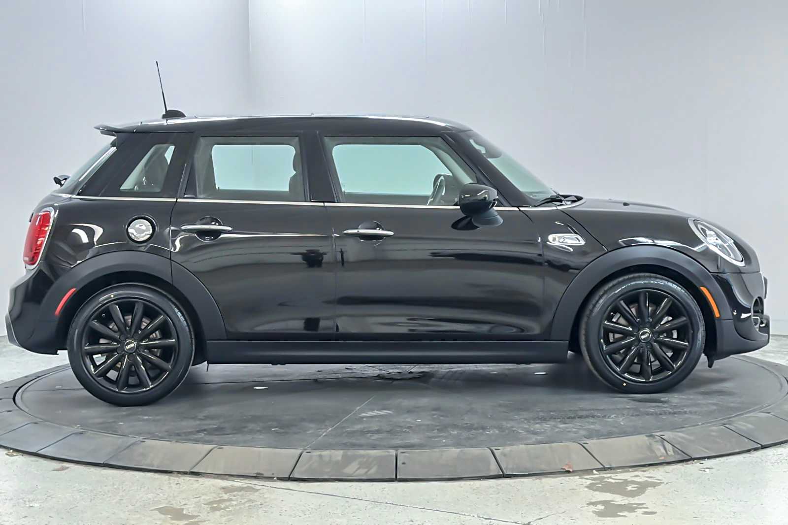 Thumbnail: 2021 MINI Cooper Hardtop - 8