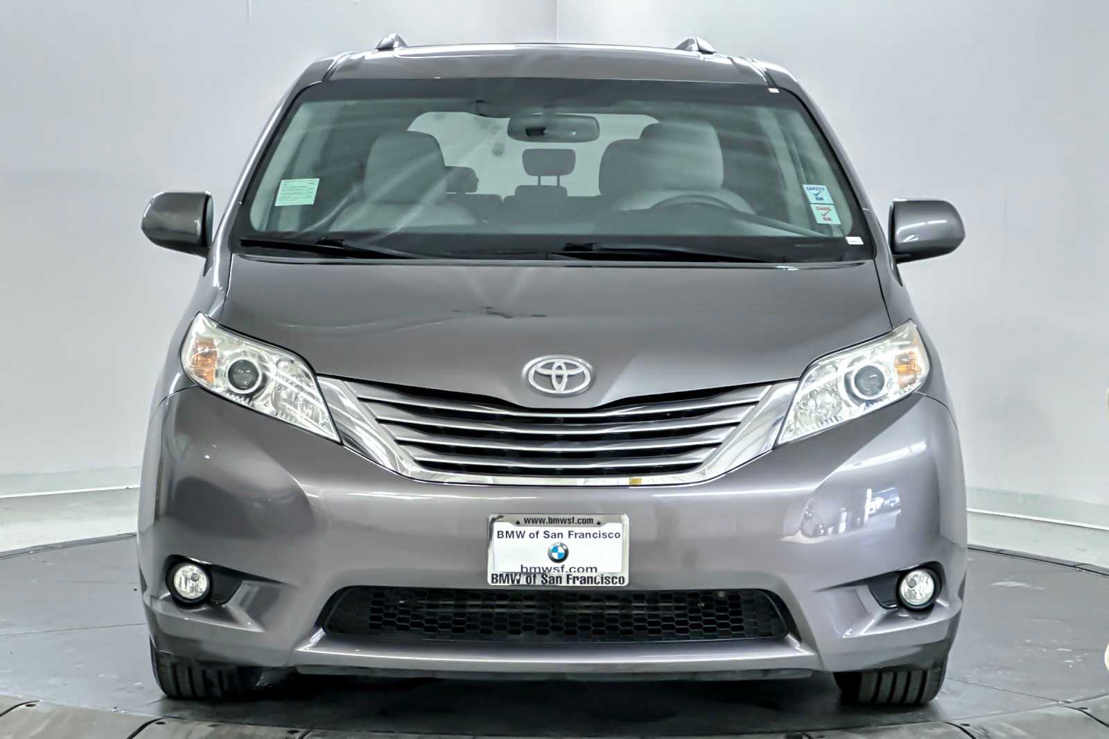 Thumbnail: 2017 Toyota Sienna - 10