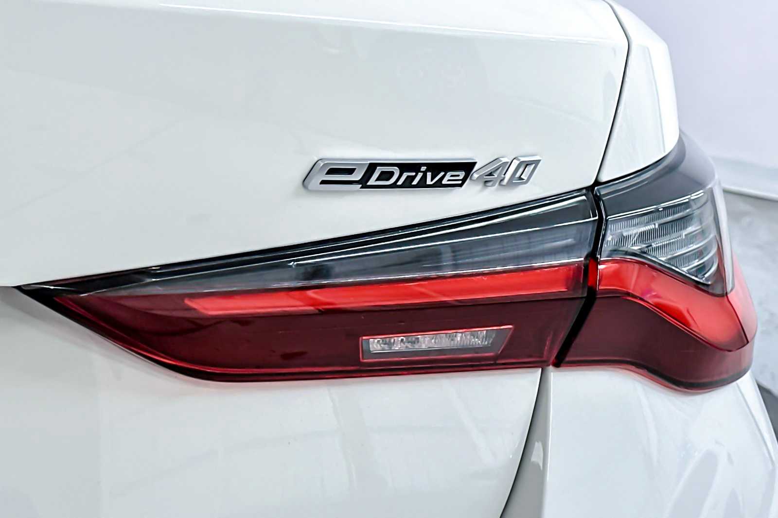 Thumbnail: 2022 BMW i4 - 27